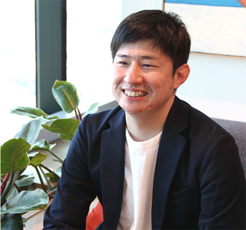 対談中の関本 良平氏